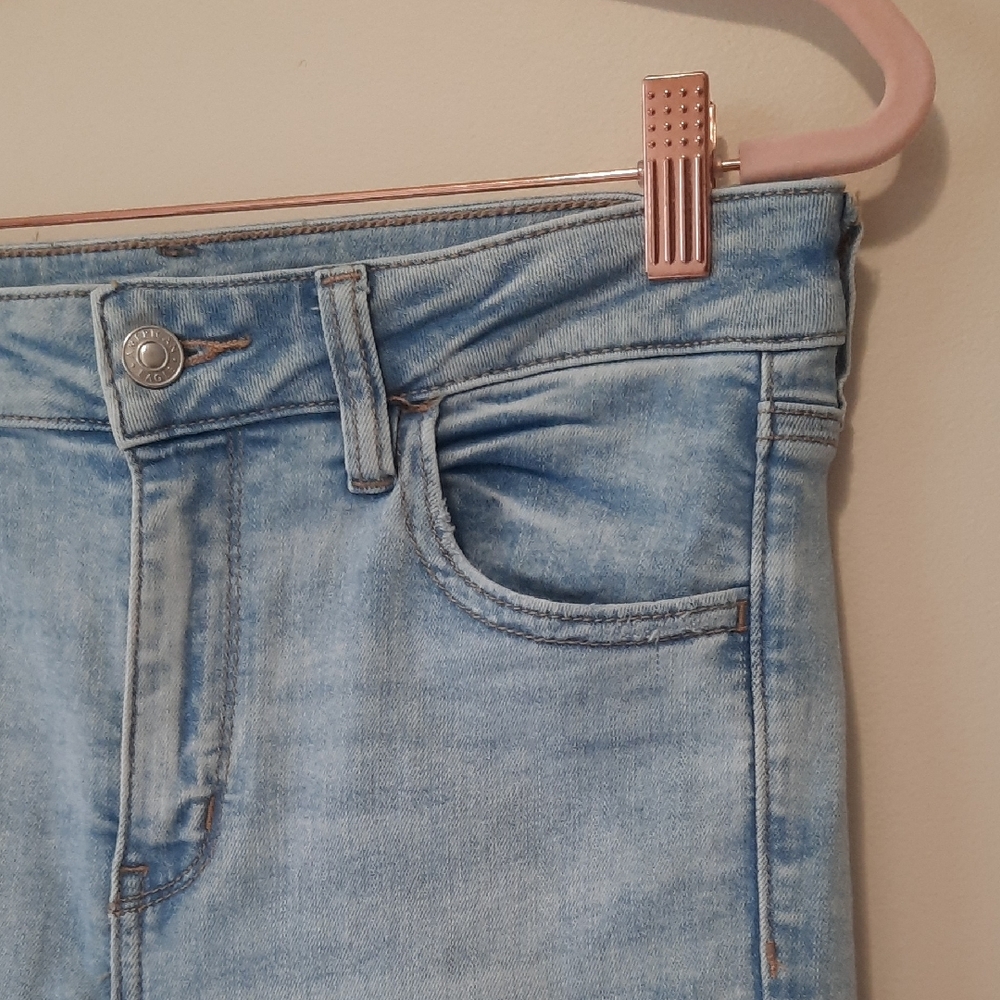 American Eagle Outfitters Light Wash Skinny Jeans - Picture 3 of 9